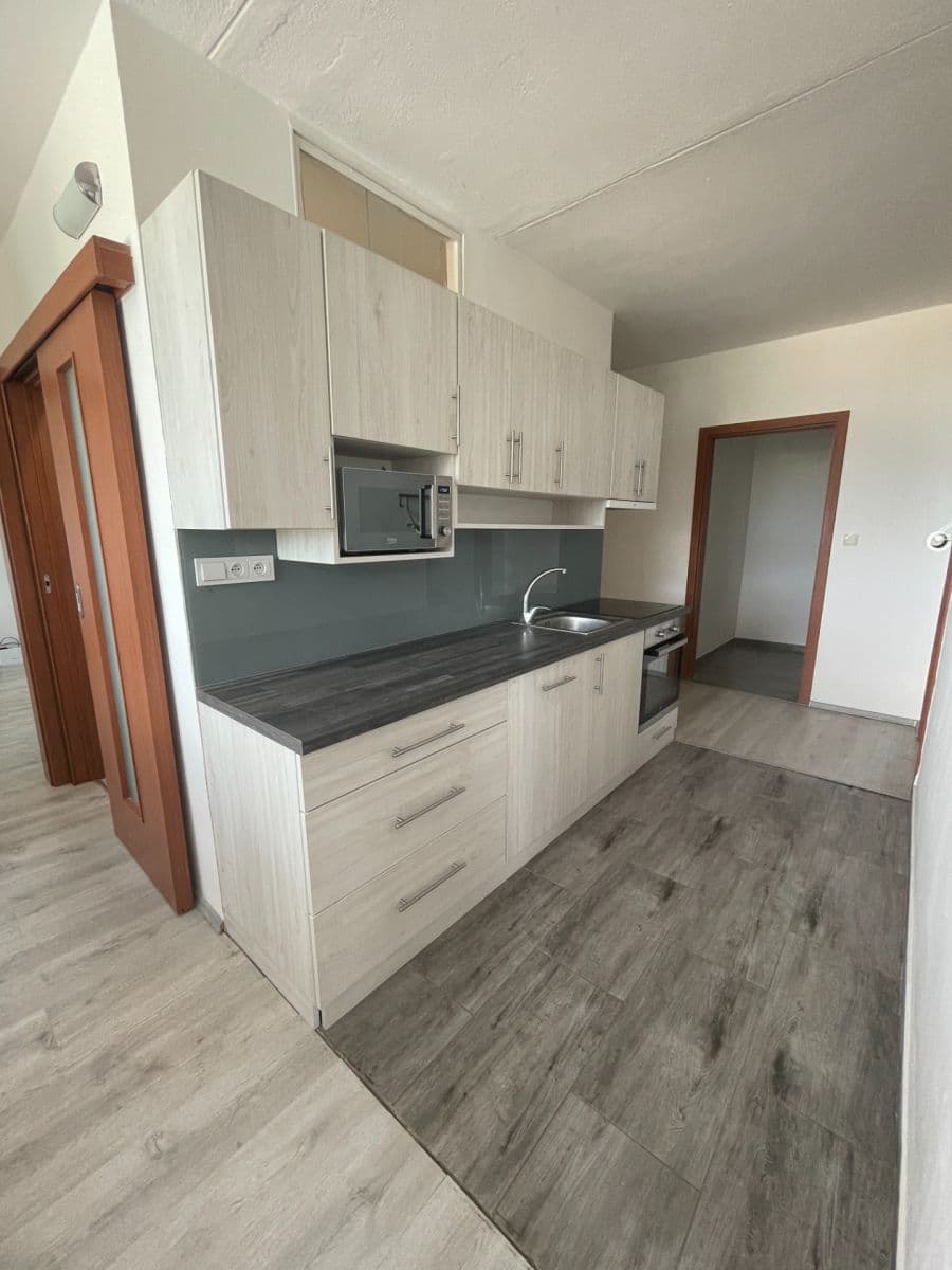 Pronájem bytu 3+1 75 m², Libušino údolí, Brno, Jihomoravský kraj Pronájem bytu 3+1 75 m², Libušino údolí, Brno, Jihomoravský kraj
