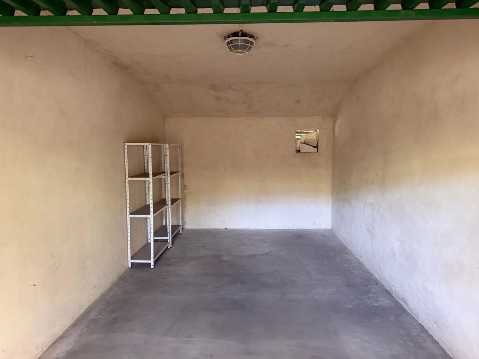 Pronájem garáže 16 m², Brno, Jihomoravský kraj Pronájem garáže 16 m², Brno, Jihomoravský kraj
