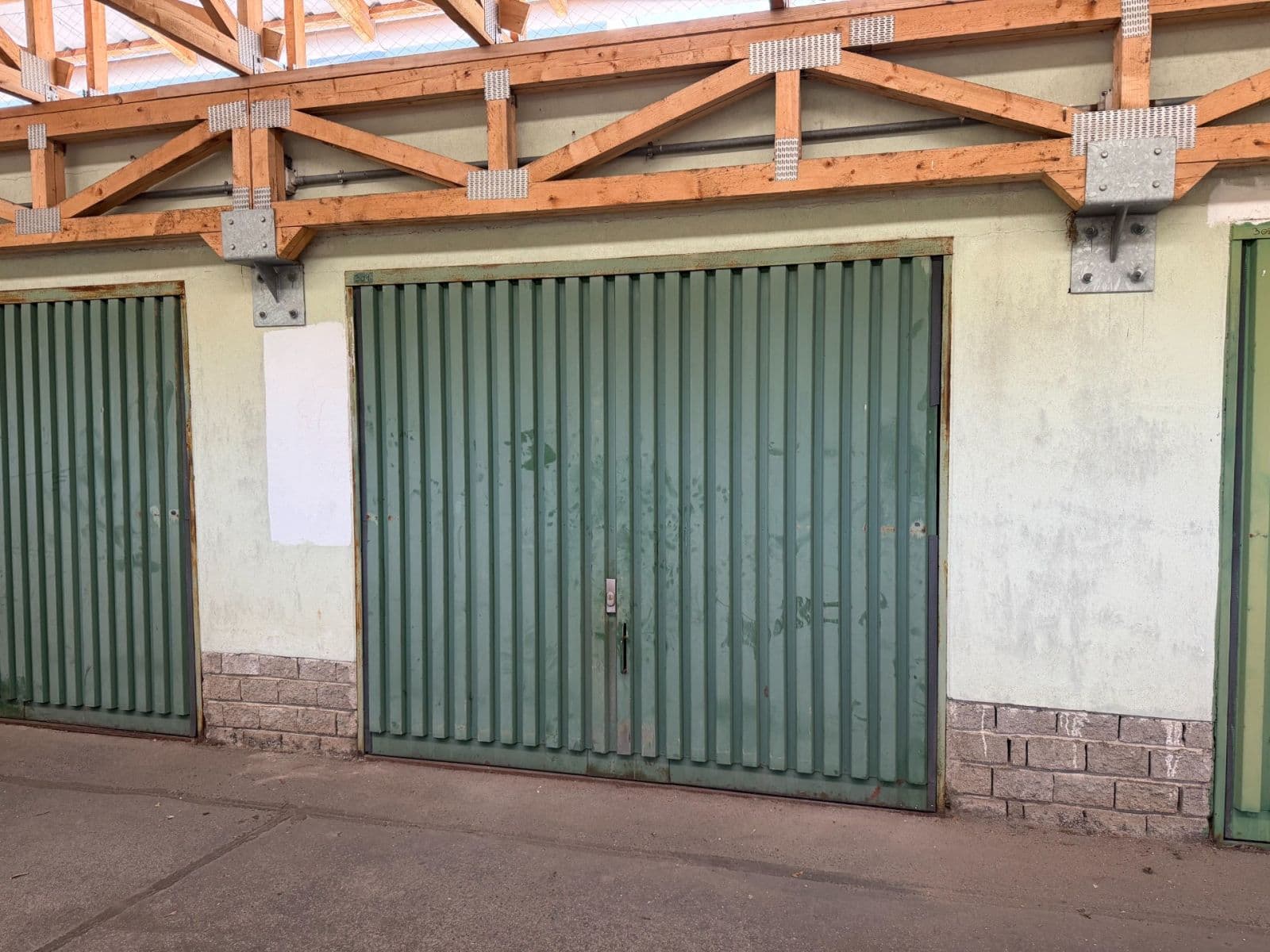 Pronájem garáže 16 m², Brno, Jihomoravský kraj Pronájem garáže 16 m², Brno, Jihomoravský kraj