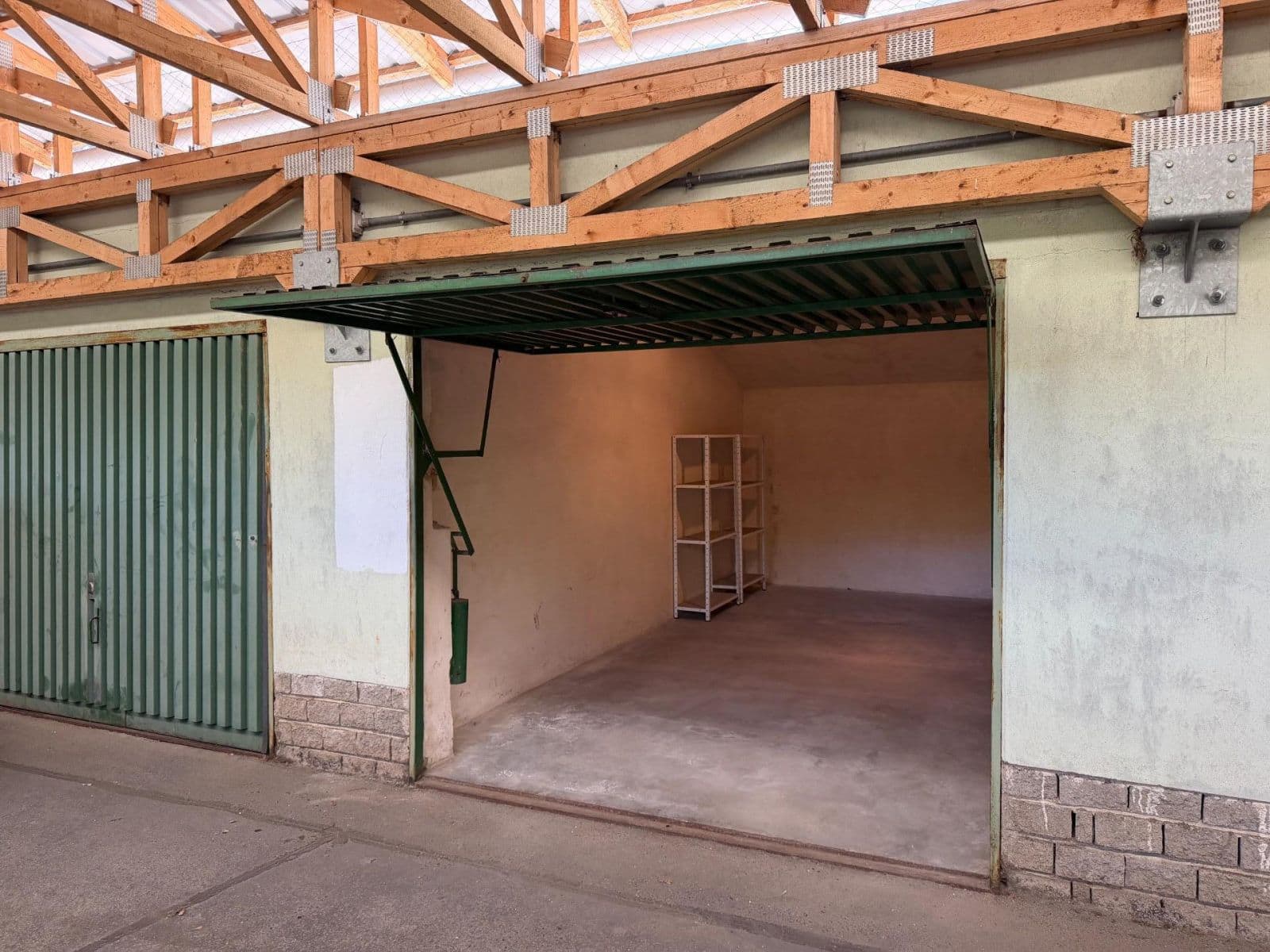 Pronájem garáže 16 m², Brno, Jihomoravský kraj Pronájem garáže 16 m², Brno, Jihomoravský kraj