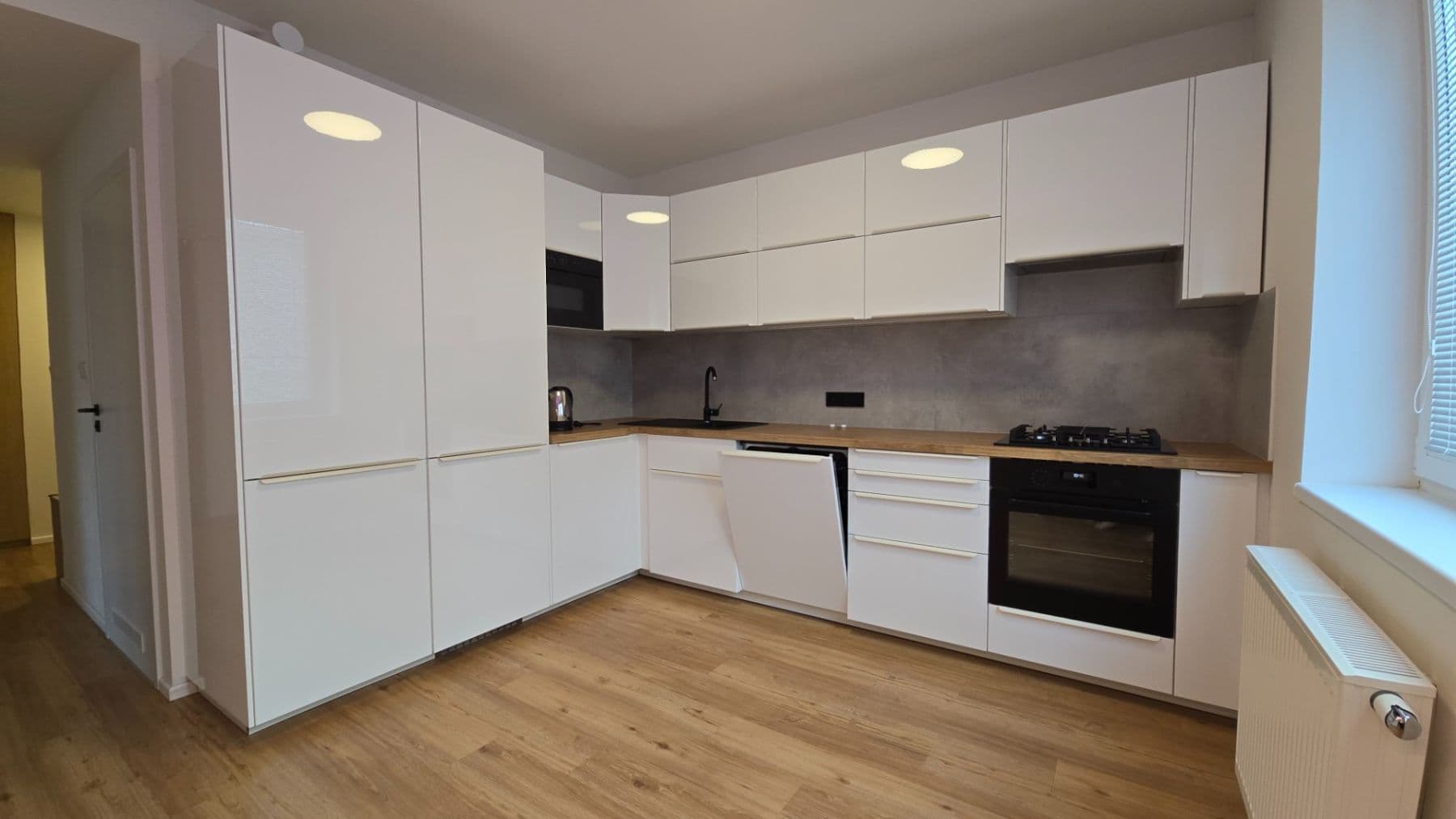Pronájem bytu 2+1 72 m², náměstí Hrdinů, Praha, Praha Pronájem bytu 2+1 72 m², náměstí Hrdinů, Praha, Praha