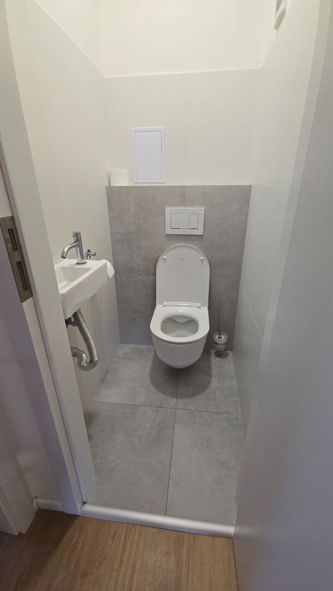 Pronájem bytu 2+1 72 m², náměstí Hrdinů, Praha, Praha Pronájem bytu 2+1 72 m², náměstí Hrdinů, Praha, Praha