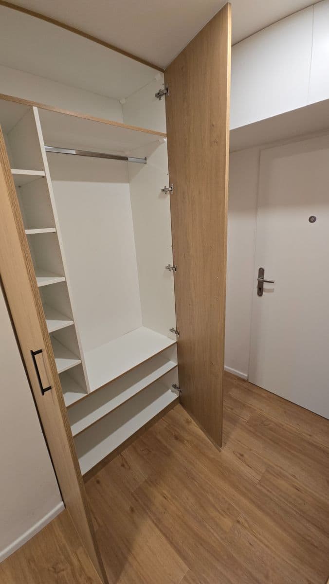 Pronájem bytu 2+1 72 m², náměstí Hrdinů, Praha, Praha Pronájem bytu 2+1 72 m², náměstí Hrdinů, Praha, Praha
