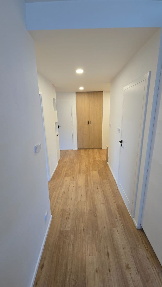 Pronájem bytu 2+1 72 m², náměstí Hrdinů, Praha, Praha Pronájem bytu 2+1 72 m², náměstí Hrdinů, Praha, Praha