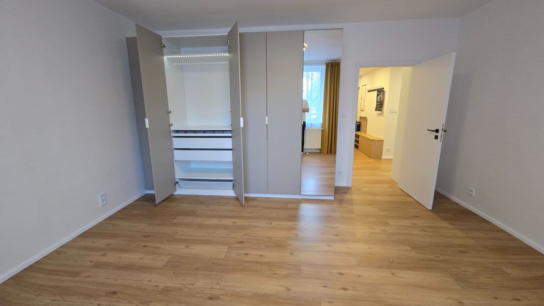 Pronájem bytu 2+1 72 m², náměstí Hrdinů, Praha, Praha Pronájem bytu 2+1 72 m², náměstí Hrdinů, Praha, Praha