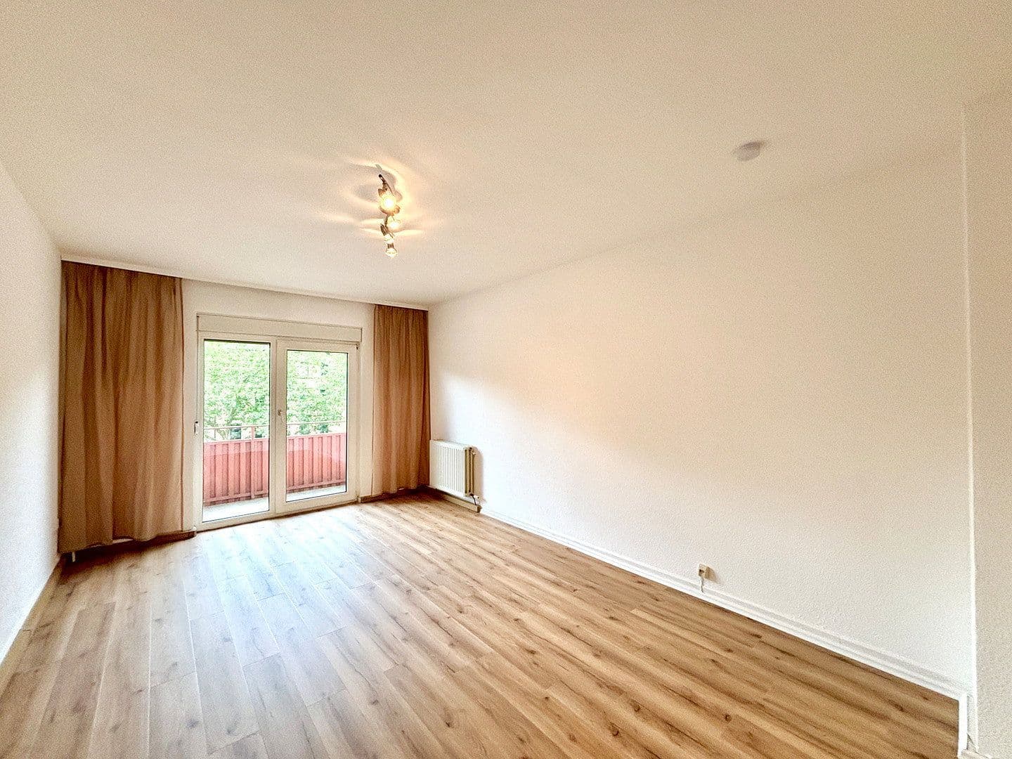 Pronájem bytu 2+1 65 m², Bernhardstraße 21, Karlsruhe, Bádensko-Württembersko Pronájem bytu 2+1 65 m², Bernhardstraße 21, Karlsruhe, Bádensko-Württembersko