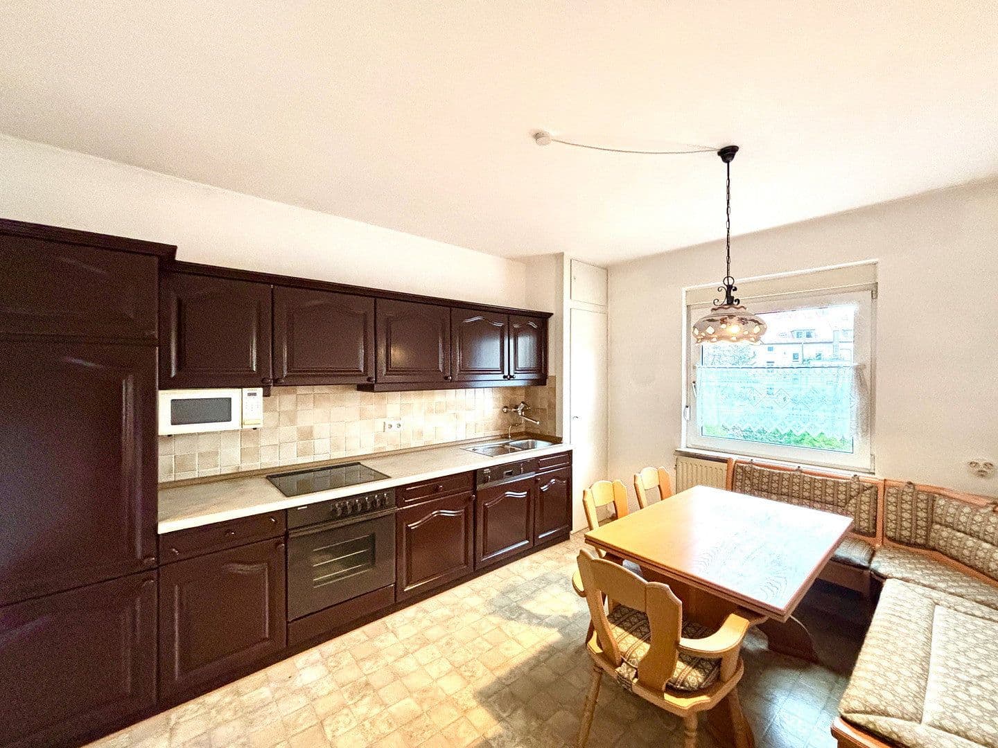 Pronájem bytu 2+1 65 m², Bernhardstraße 21, Karlsruhe, Bádensko-Württembersko Pronájem bytu 2+1 65 m², Bernhardstraße 21, Karlsruhe, Bádensko-Württembersko
