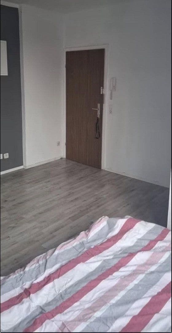 Pronájem bytu 1+1 30 m², Bahnstr. 87, Remscheid, Severní Porýní-Vestfálsko Pronájem bytu 1+1 30 m², Bahnstr. 87, Remscheid, Severní Porýní-Vestfálsko