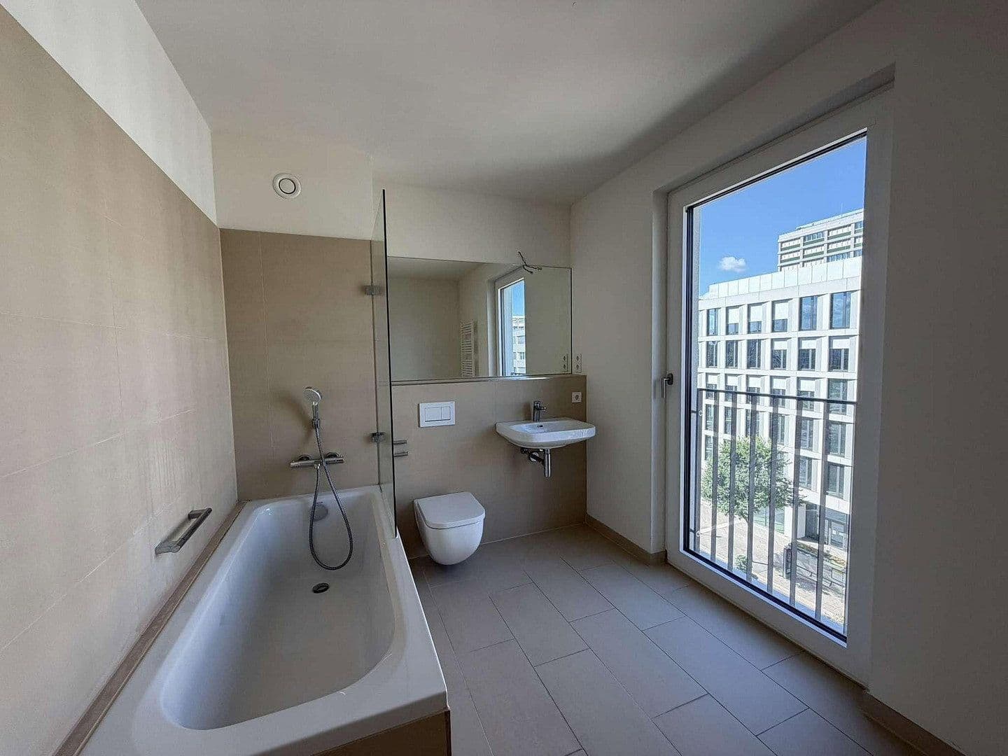 Prodej bytu 2+1 65 m², Heidestraße 17a, Berlin, Berlín Prodej bytu 2+1 65 m², Heidestraße 17a, Berlin, Berlín