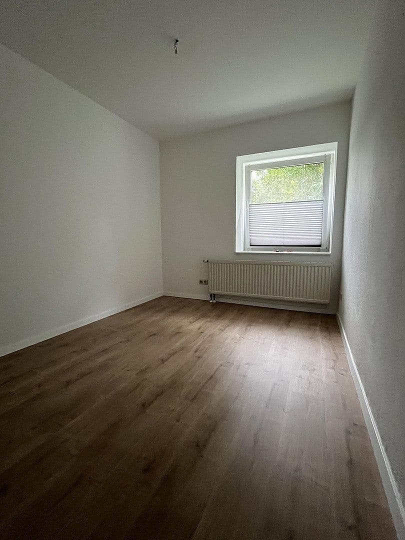 Pronájem bytu 2+1 40 m², Wasserschlossweg 1, Chemnitz, Sasko Pronájem bytu 2+1 40 m², Wasserschlossweg 1, Chemnitz, Sasko