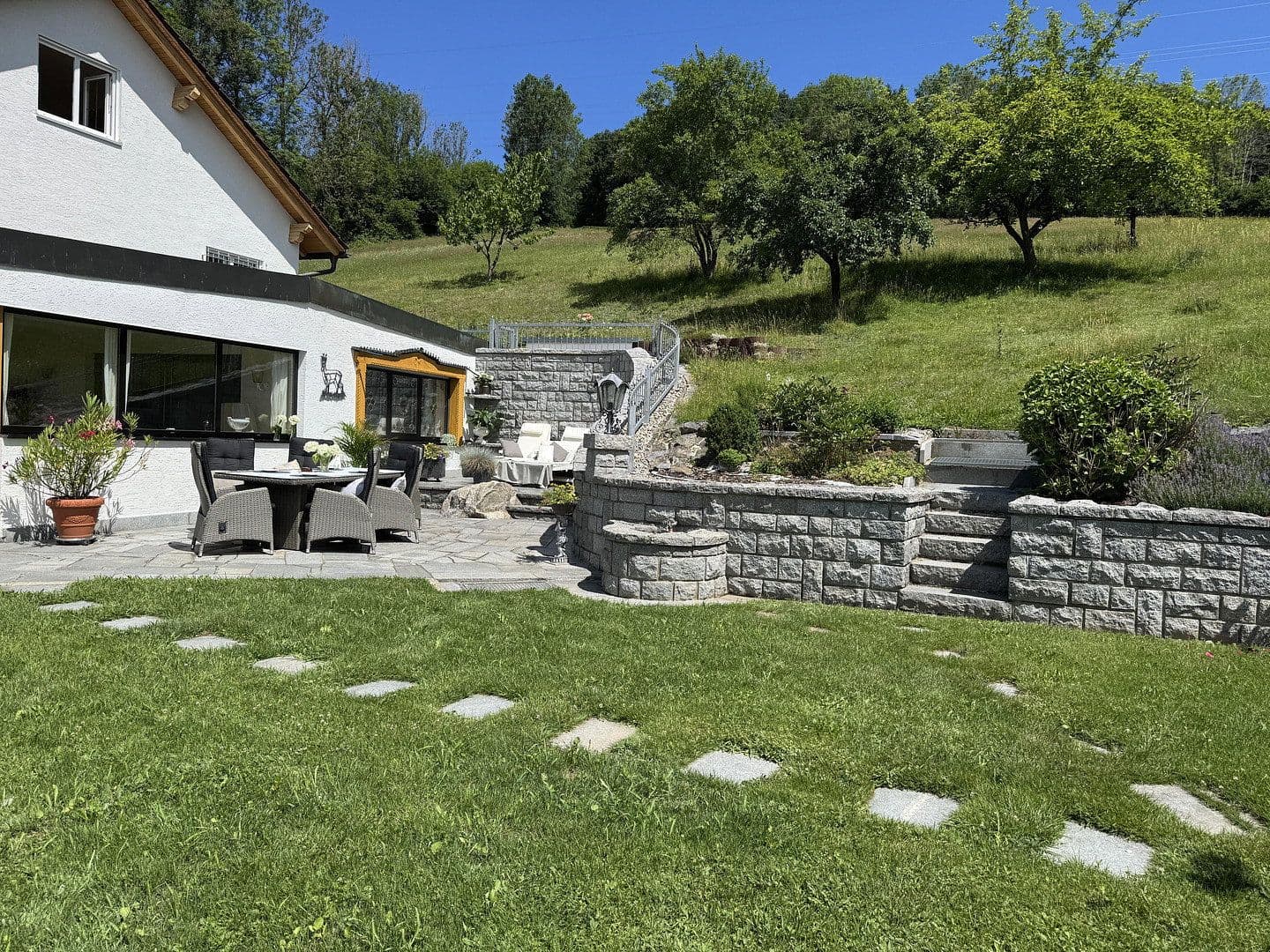 Prodej domu 335 m², pozemek 12.834 m², Waldbrunn, Bavorsko Prodej domu 335 m², pozemek 12.834 m², Waldbrunn, Bavorsko
