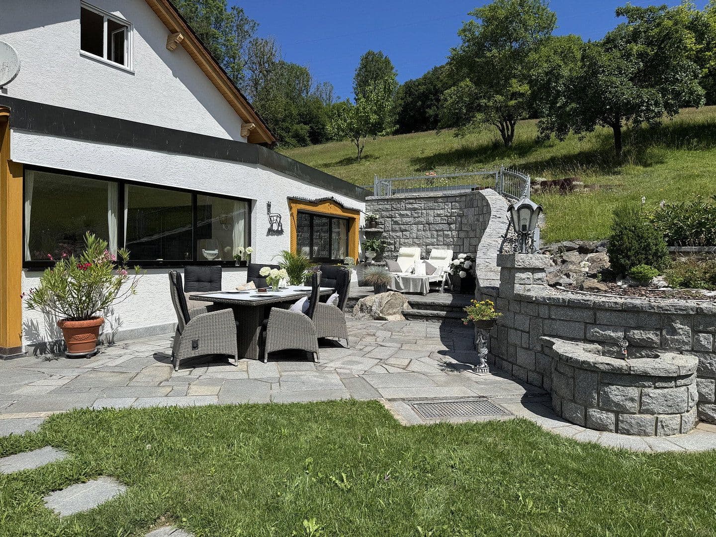 Prodej domu 335 m², pozemek 12.834 m², Waldbrunn, Bavorsko Prodej domu 335 m², pozemek 12.834 m², Waldbrunn, Bavorsko