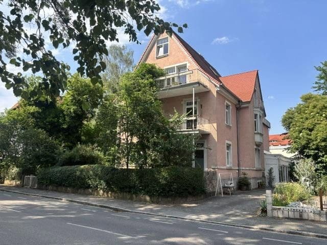 Prodej domu 630 m², pozemek 1.140 m², Hermann -Fischer-Allee 20, Donaueschingen, Bádensko-Württembersko Prodej domu 630 m², pozemek 1.140 m², Hermann -Fischer-Allee 20, Donaueschingen, Bádensko-Württembersko