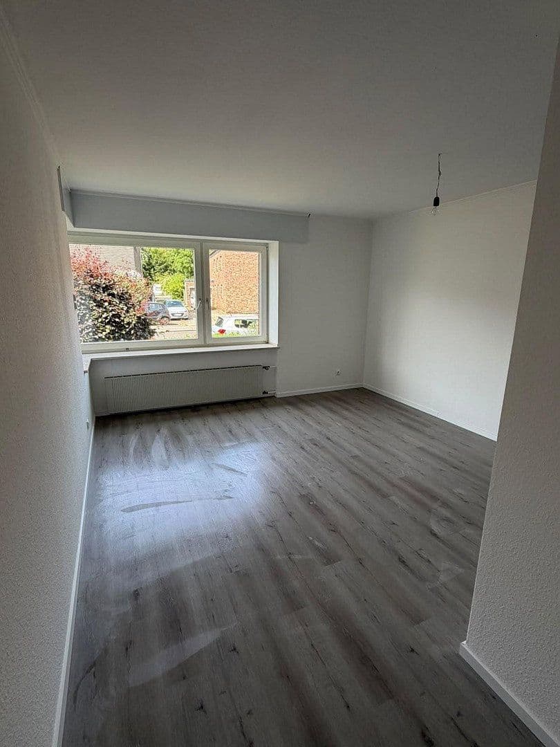 Pronájem bytu 3+1 98 m², Eilendorfer Straße 102, Cáchy, Severní Porýní-Vestfálsko Pronájem bytu 3+1 98 m², Eilendorfer Straße 102, Cáchy, Severní Porýní-Vestfálsko