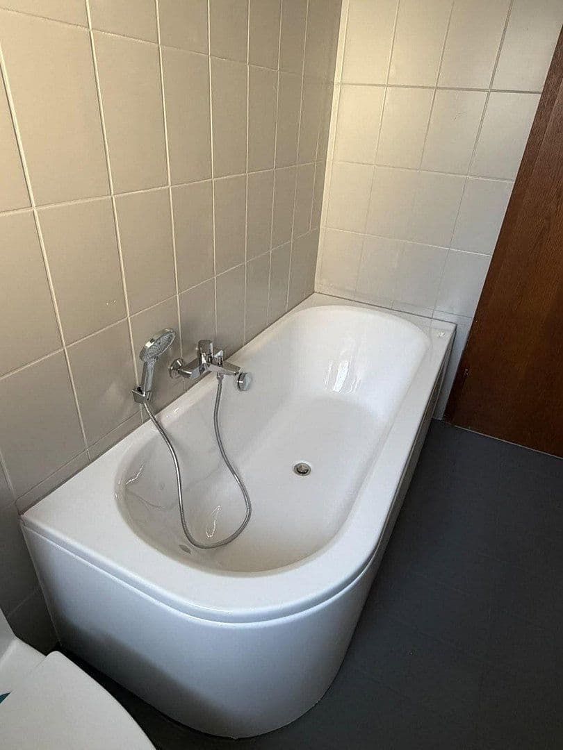 Pronájem bytu 3+1 98 m², Eilendorfer Straße 102, Cáchy, Severní Porýní-Vestfálsko Pronájem bytu 3+1 98 m², Eilendorfer Straße 102, Cáchy, Severní Porýní-Vestfálsko