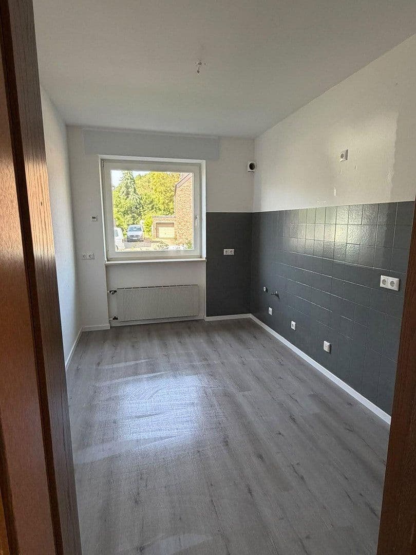Pronájem bytu 3+1 98 m², Eilendorfer Straße 102, Cáchy, Severní Porýní-Vestfálsko Pronájem bytu 3+1 98 m², Eilendorfer Straße 102, Cáchy, Severní Porýní-Vestfálsko