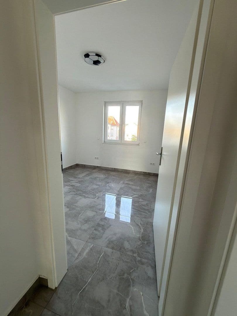 Pronájem bytu 3+1 93 m², Schifferstadt, Porýní-Falc Pronájem bytu 3+1 93 m², Schifferstadt, Porýní-Falc