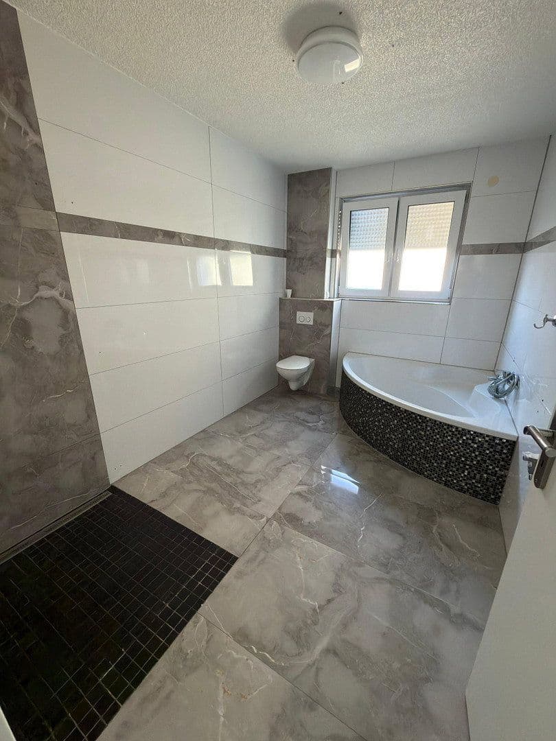 Pronájem bytu 3+1 93 m², Schifferstadt, Porýní-Falc Pronájem bytu 3+1 93 m², Schifferstadt, Porýní-Falc