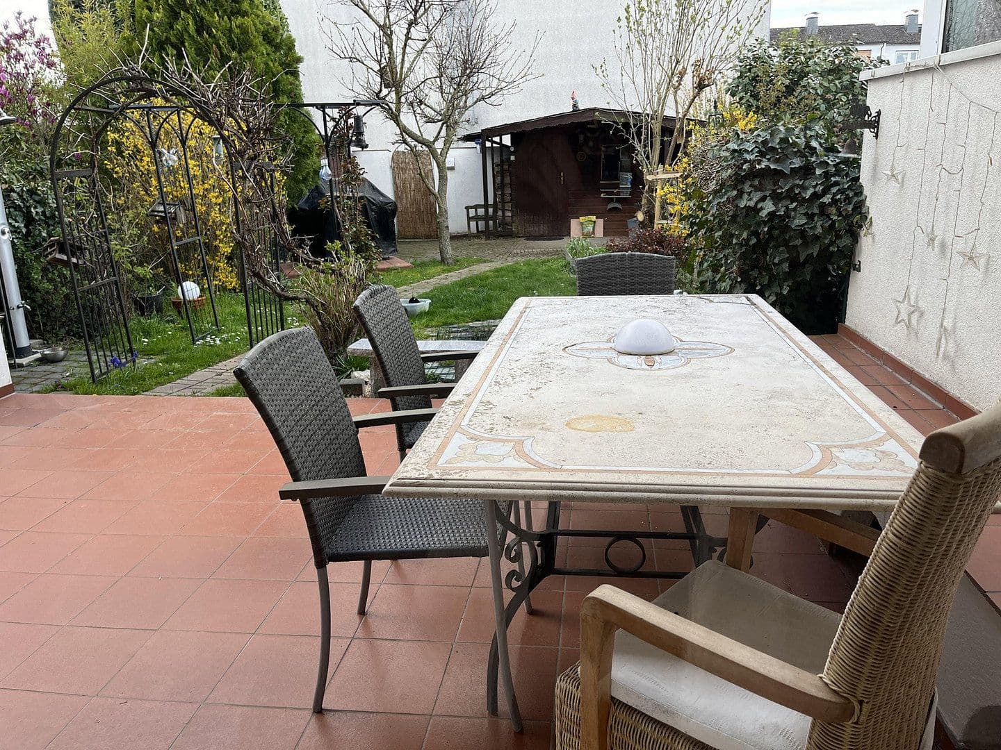 Prodej domu 155 m², pozemek 250 m², Taunusstraße 85a, Oberursel (Taunus), Hessen Prodej domu 155 m², pozemek 250 m², Taunusstraße 85a, Oberursel (Taunus), Hessen