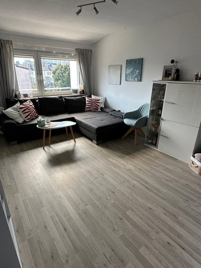 Prodej domu 155 m², pozemek 250 m², Taunusstraße 85a, Oberursel (Taunus), Hessen Prodej domu 155 m², pozemek 250 m², Taunusstraße 85a, Oberursel (Taunus), Hessen