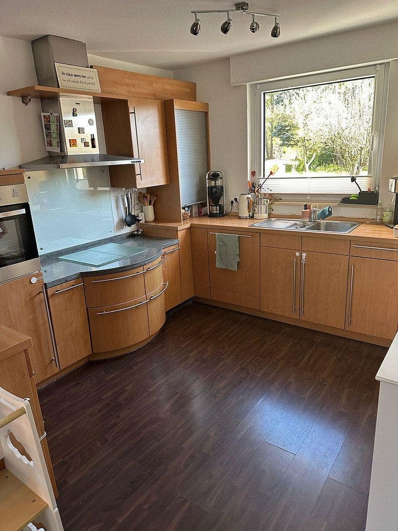 Prodej domu 155 m², pozemek 250 m², Taunusstraße 85a, Oberursel (Taunus), Hessen Prodej domu 155 m², pozemek 250 m², Taunusstraße 85a, Oberursel (Taunus), Hessen