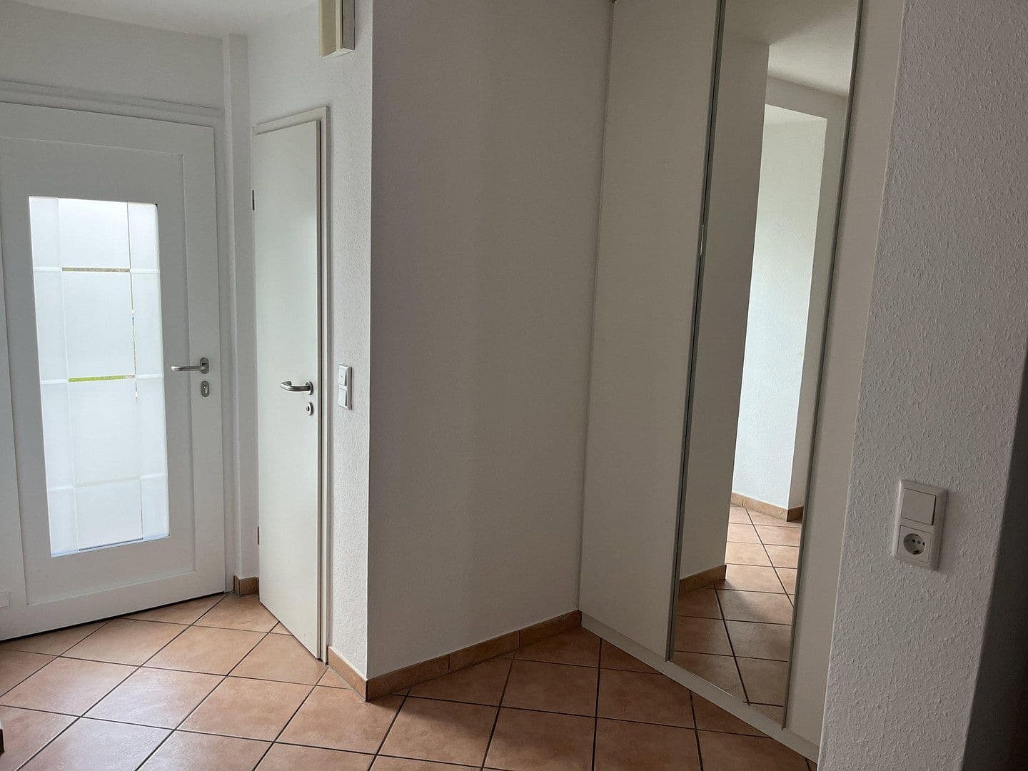 Prodej domu 155 m², pozemek 250 m², Taunusstraße 85a, Oberursel (Taunus), Hessen Prodej domu 155 m², pozemek 250 m², Taunusstraße 85a, Oberursel (Taunus), Hessen