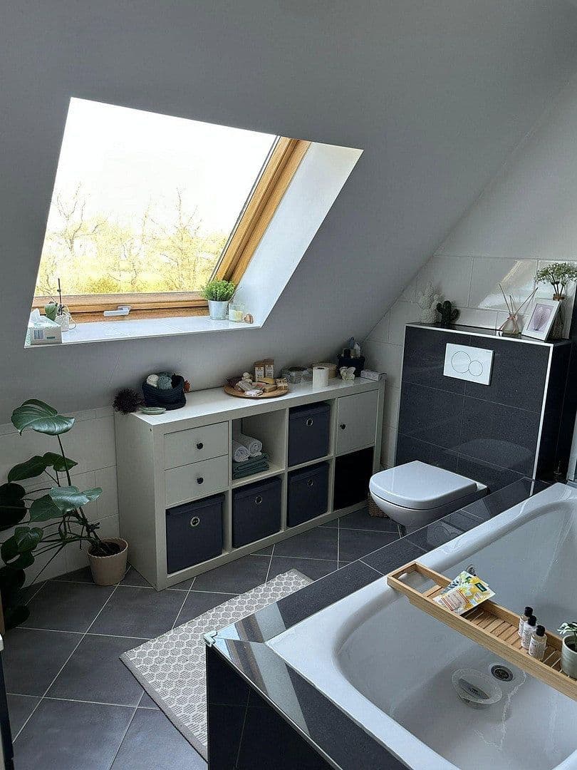 Prodej domu 155 m², pozemek 250 m², Taunusstraße 85a, Oberursel (Taunus), Hessen Prodej domu 155 m², pozemek 250 m², Taunusstraße 85a, Oberursel (Taunus), Hessen