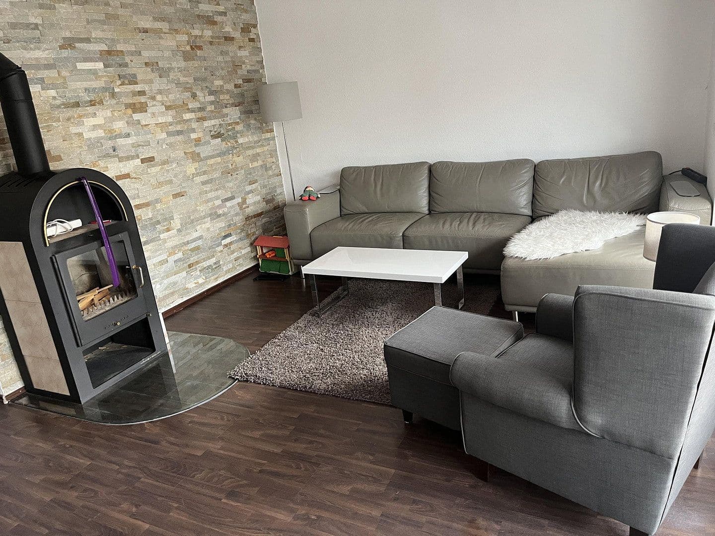 Prodej domu 155 m², pozemek 250 m², Taunusstraße 85a, Oberursel (Taunus), Hessen Prodej domu 155 m², pozemek 250 m², Taunusstraße 85a, Oberursel (Taunus), Hessen