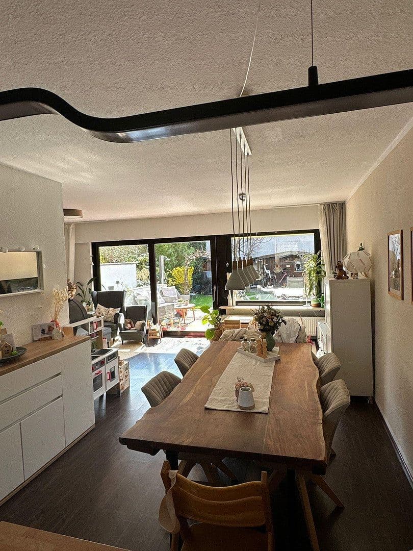 Prodej domu 155 m², pozemek 250 m², Taunusstraße 85a, Oberursel (Taunus), Hessen Prodej domu 155 m², pozemek 250 m², Taunusstraße 85a, Oberursel (Taunus), Hessen