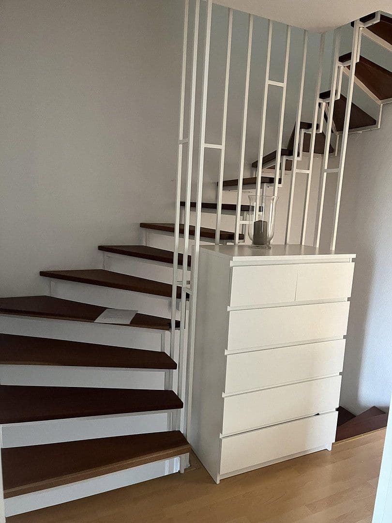 Prodej domu 155 m², pozemek 250 m², Taunusstraße 85a, Oberursel (Taunus), Hessen Prodej domu 155 m², pozemek 250 m², Taunusstraße 85a, Oberursel (Taunus), Hessen