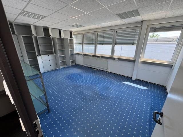 Pronájem nebytového prostoru 2.024 m², Schlierbach, Bádensko-Württembersko Pronájem nebytového prostoru 2.024 m², Schlierbach, Bádensko-Württembersko