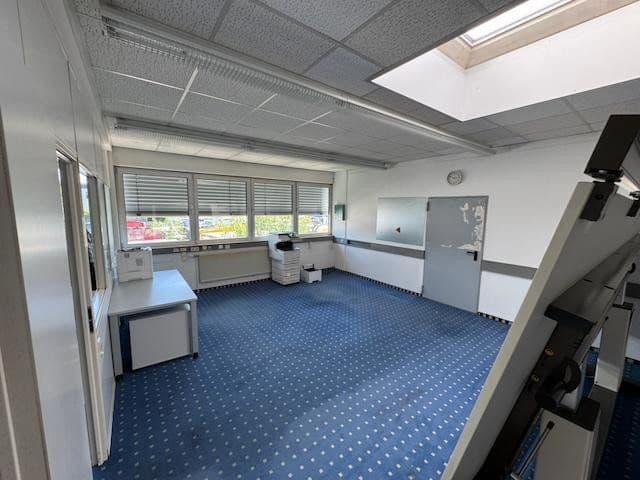 Pronájem nebytového prostoru 2.024 m², Schlierbach, Bádensko-Württembersko Pronájem nebytového prostoru 2.024 m², Schlierbach, Bádensko-Württembersko