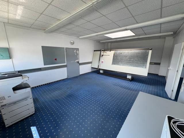 Pronájem nebytového prostoru 2.024 m², Schlierbach, Bádensko-Württembersko Pronájem nebytového prostoru 2.024 m², Schlierbach, Bádensko-Württembersko
