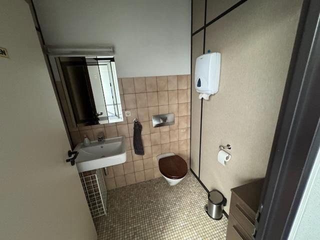 Pronájem nebytového prostoru 2.024 m², Schlierbach, Bádensko-Württembersko Pronájem nebytového prostoru 2.024 m², Schlierbach, Bádensko-Württembersko