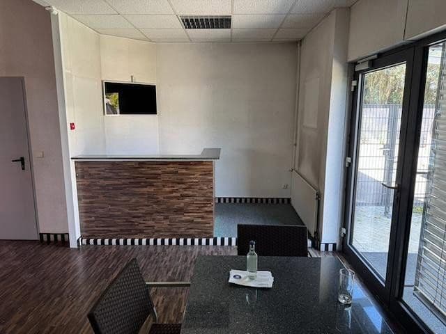Pronájem nebytového prostoru 2.024 m², Schlierbach, Bádensko-Württembersko Pronájem nebytového prostoru 2.024 m², Schlierbach, Bádensko-Württembersko