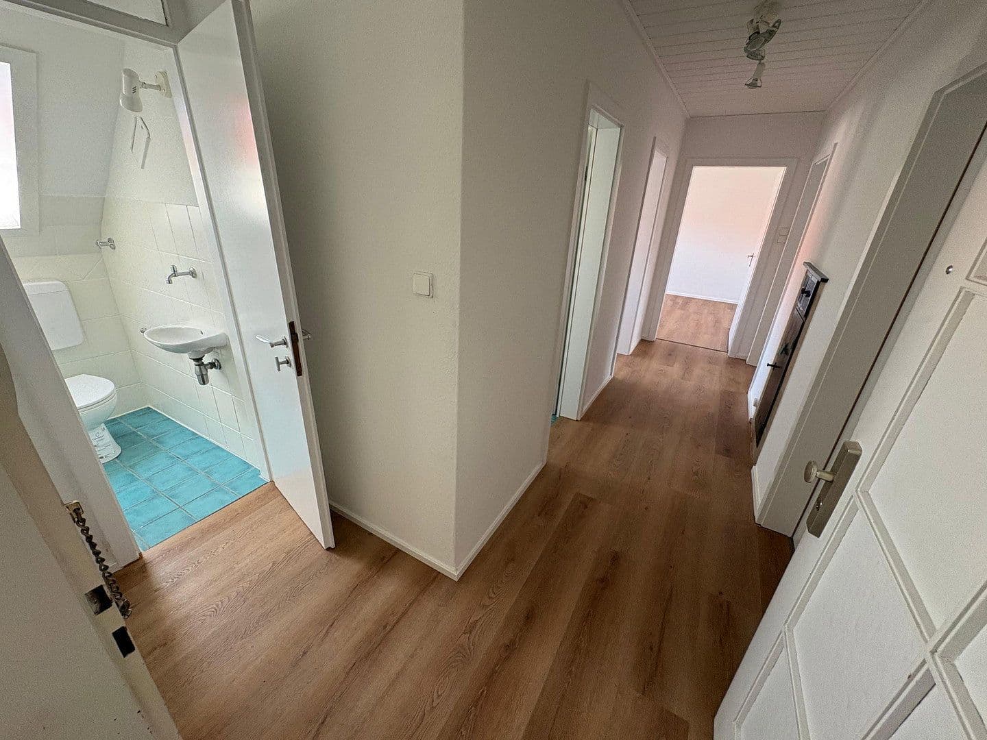Pronájem bytu 3+1 70 m², Bronnäcker 16, Stuttgart, Bádensko-Württembersko Pronájem bytu 3+1 70 m², Bronnäcker 16, Stuttgart, Bádensko-Württembersko