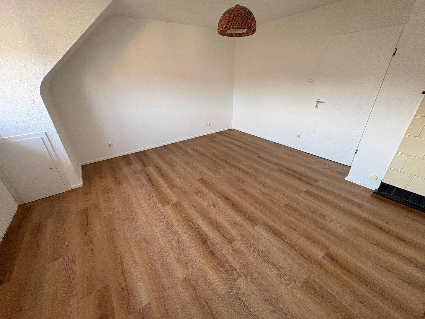 Pronájem bytu 3+1 70 m², Bronnäcker 16, Stuttgart, Bádensko-Württembersko Pronájem bytu 3+1 70 m², Bronnäcker 16, Stuttgart, Bádensko-Württembersko