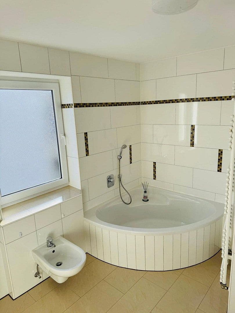 Prodej domu 180 m², pozemek 300 m², Künzelsau, Bádensko-Württembersko Prodej domu 180 m², pozemek 300 m², Künzelsau, Bádensko-Württembersko