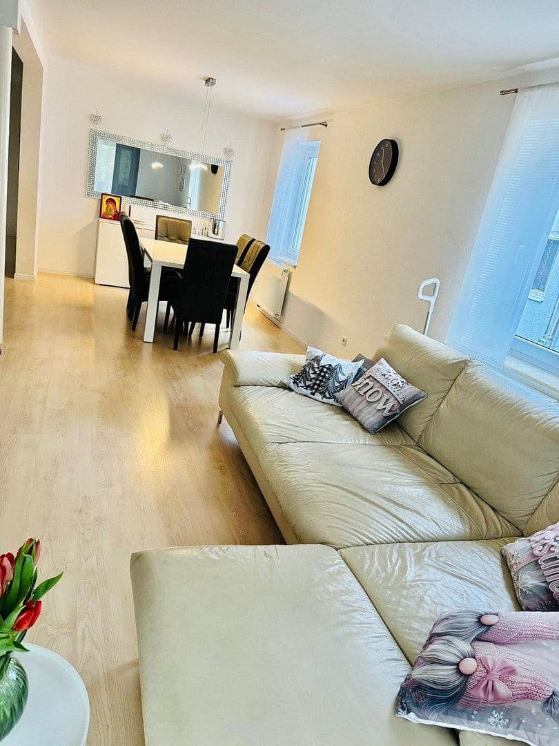 Prodej domu 180 m², pozemek 300 m², Künzelsau, Bádensko-Württembersko Prodej domu 180 m², pozemek 300 m², Künzelsau, Bádensko-Württembersko
