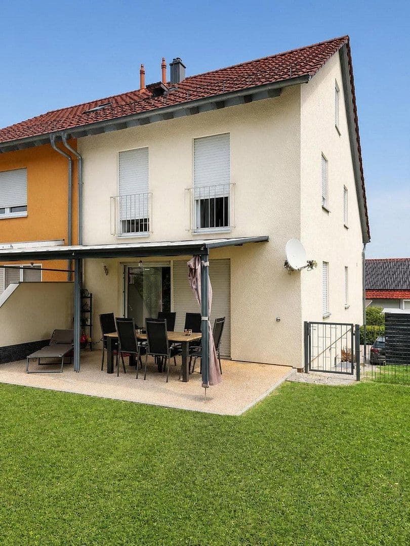 Prodej domu 180 m², pozemek 300 m², Künzelsau, Bádensko-Württembersko Prodej domu 180 m², pozemek 300 m², Künzelsau, Bádensko-Württembersko
