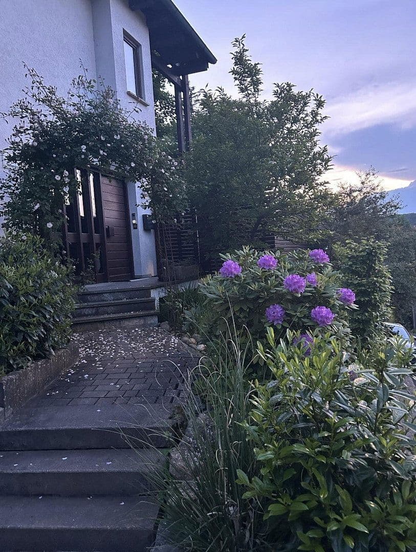 Prodej domu 286 m², pozemek 450 m², Höchberg, Bavorsko Prodej domu 286 m², pozemek 450 m², Höchberg, Bavorsko