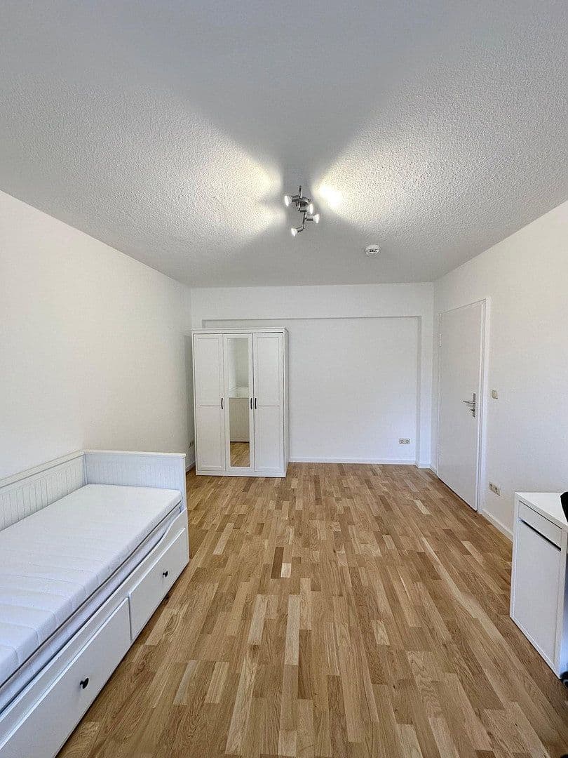 Pronájem bytu 1+1 70 m², Leopoldstr 57, München, Bavorsko Pronájem bytu 1+1 70 m², Leopoldstr 57, München, Bavorsko