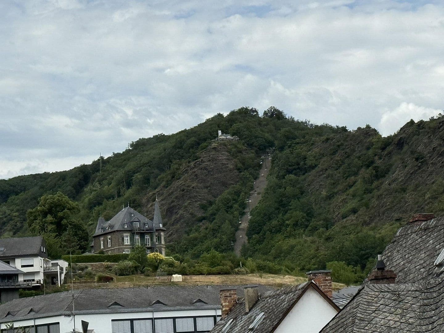 Prodej domu 262 m², pozemek 376 m², In der Märtschelt 8, Cochem, Porýní-Falc Prodej domu 262 m², pozemek 376 m², In der Märtschelt 8, Cochem, Porýní-Falc