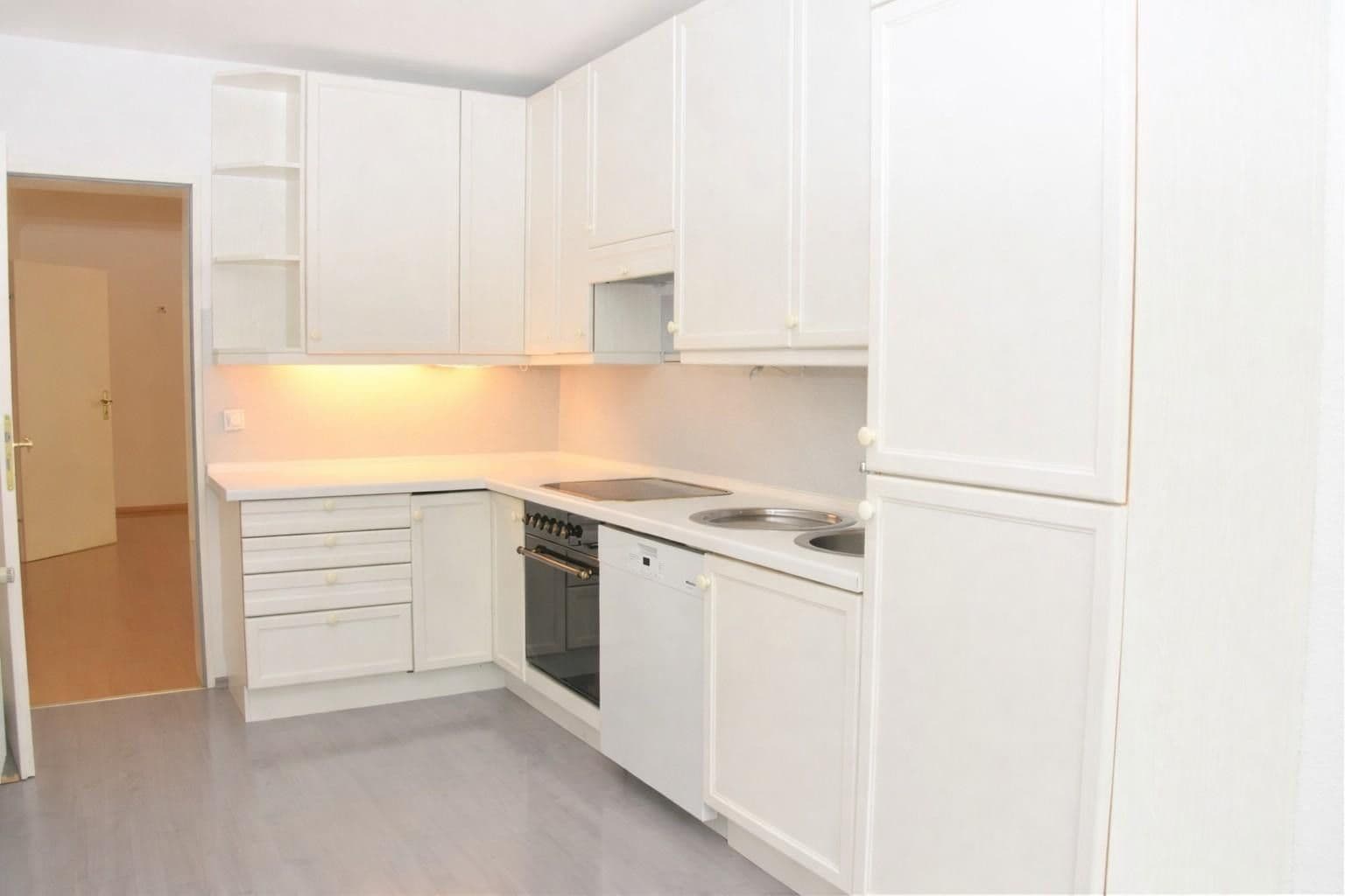Pronájem bytu 3+1 117 m², Bemediktenwandstraße 5, München, Bavorsko Pronájem bytu 3+1 117 m², Bemediktenwandstraße 5, München, Bavorsko