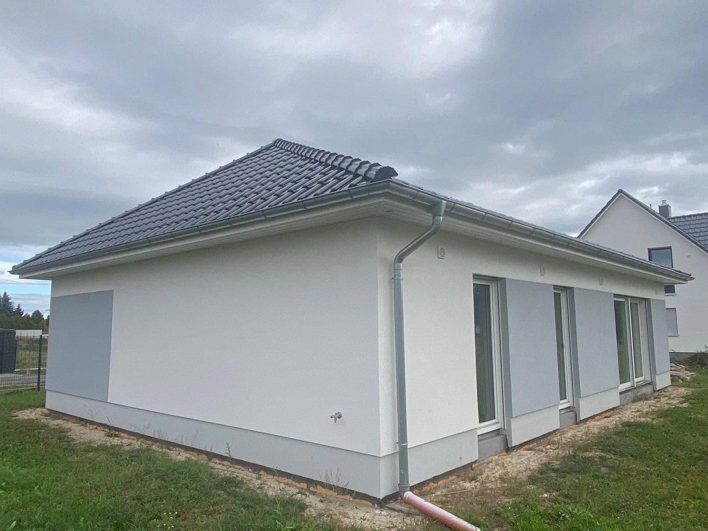 Prodej domu 109 m², pozemek 812 m², Ponnsdorfer Weg 4, Sonnewalde, Braniborsko Prodej domu 109 m², pozemek 812 m², Ponnsdorfer Weg 4, Sonnewalde, Braniborsko