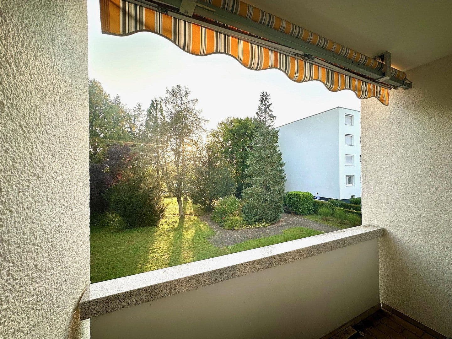Pronájem bytu 3+1 77 m², Nürtingen, Bádensko-Württembersko Pronájem bytu 3+1 77 m², Nürtingen, Bádensko-Württembersko