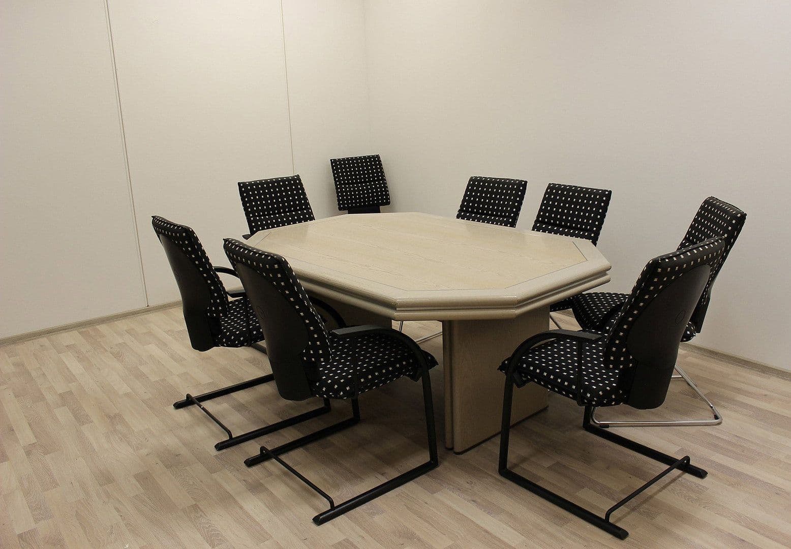 Pronájem kanceláře 26 m², Brixenerstr. 8, Augsburg, Bavorsko Pronájem kanceláře 26 m², Brixenerstr. 8, Augsburg, Bavorsko