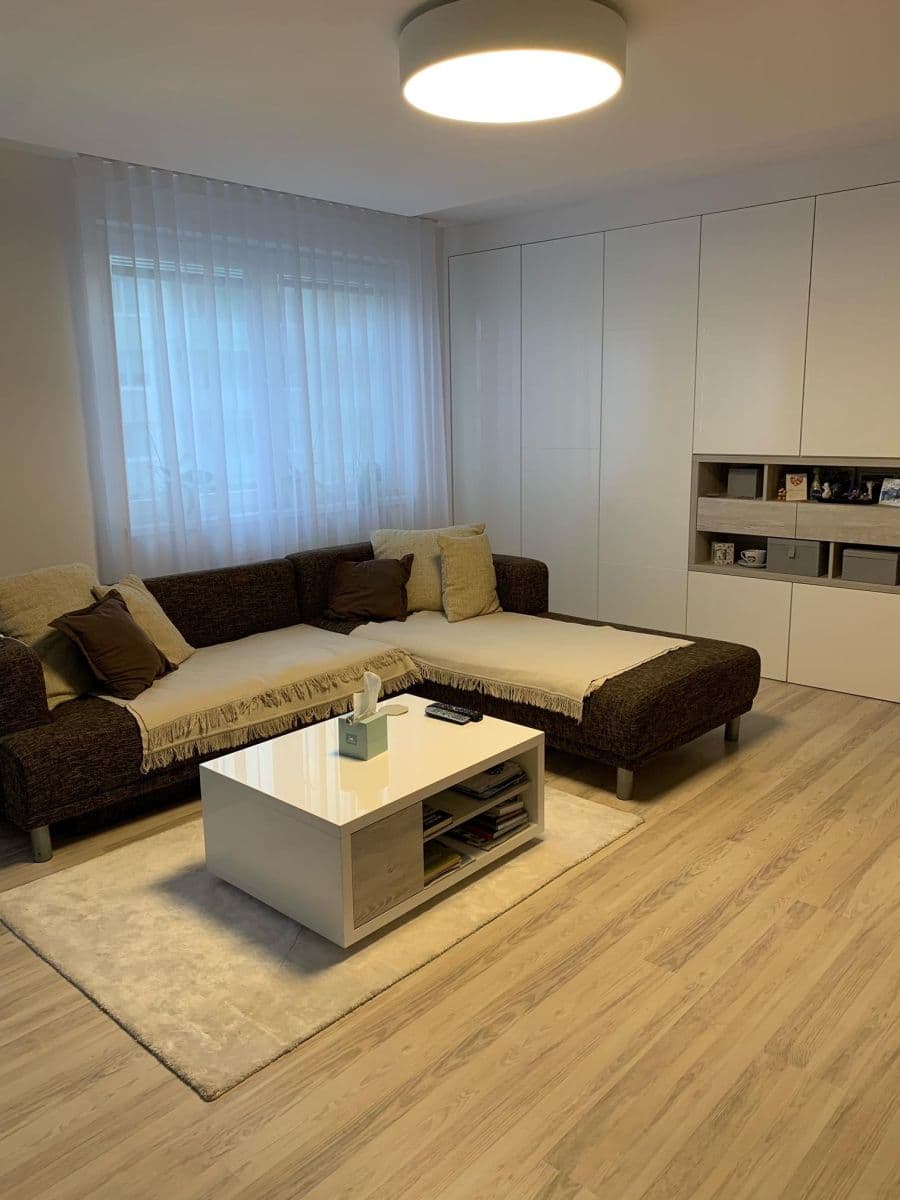 Pronájem bytu 2+1 64 m², Dúbravka, Bratislavský kraj Pronájem bytu 2+1 64 m², Dúbravka, Bratislavský kraj