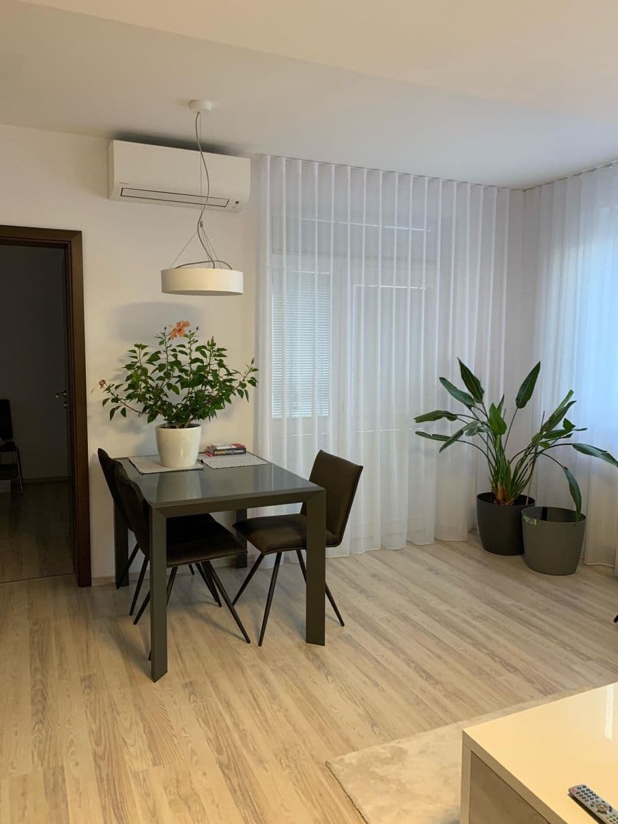Pronájem bytu 2+1 64 m², Dúbravka, Bratislavský kraj Pronájem bytu 2+1 64 m², Dúbravka, Bratislavský kraj