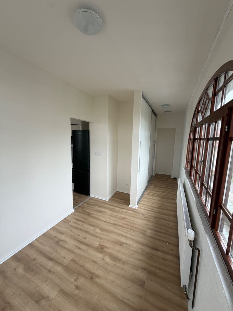 Pronájem bytu 2+kk 37 m², Vinořské náměstí, Praha, Praha Pronájem bytu 2+kk 37 m², Vinořské náměstí, Praha, Praha